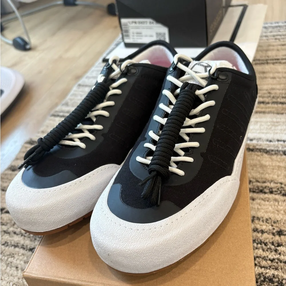 Landed footwear The Overlook‎ 1.0